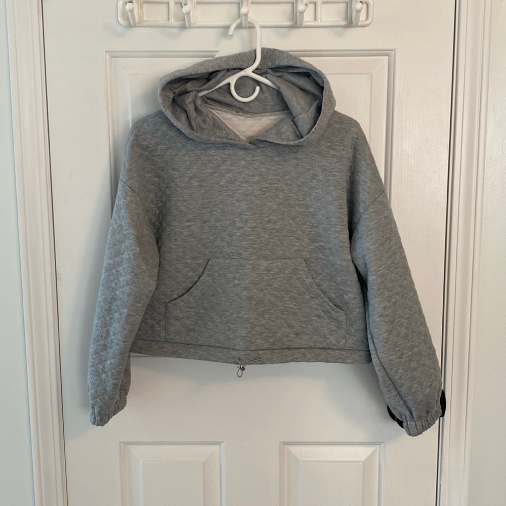 VGUC quilted crop hoodie size medium (21.5 inches ptp) grey